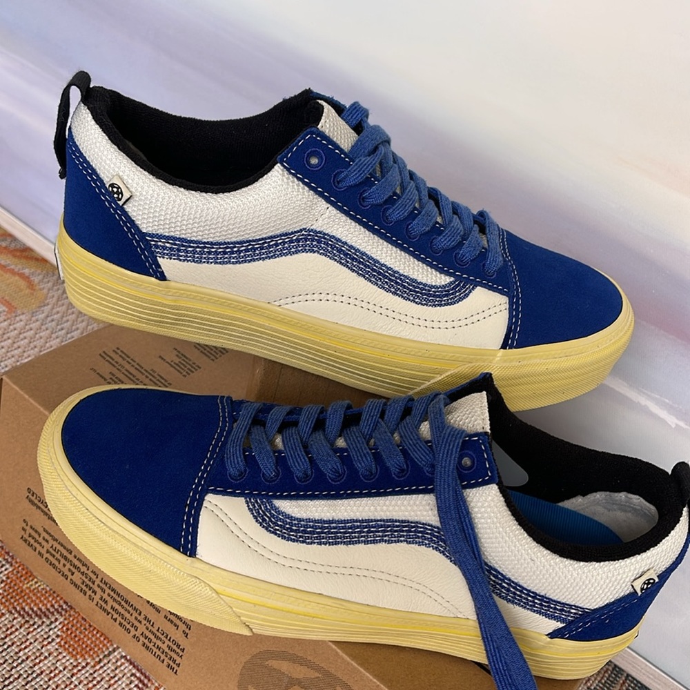 Vans WMNS Old Skool Split
Vintage Blue
VN0A5FBGFUH
Sneakers - Picture 10 of 16